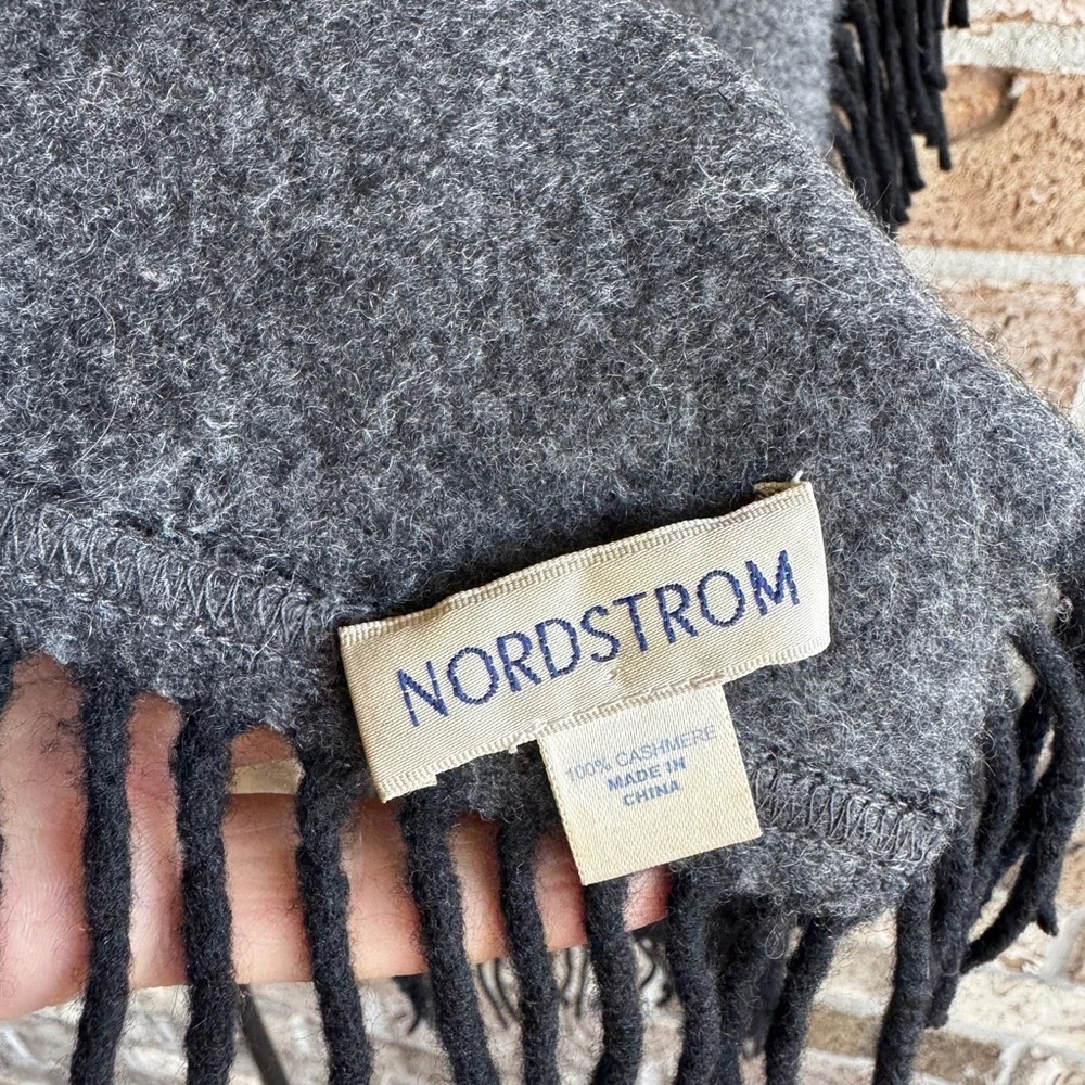 NORDSTROM 100% Cashmere Scarf